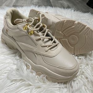 BRAND NEW NEVER WORN cream chunk sneaker